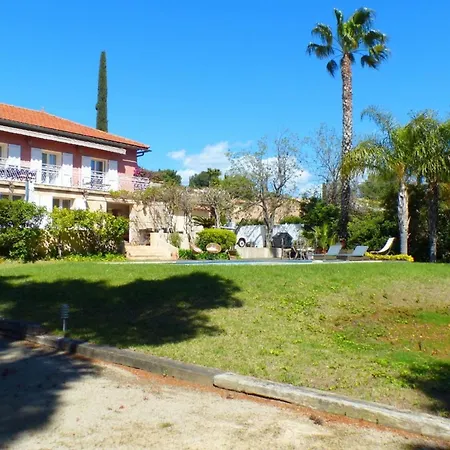 House With Pool In Semesterbostad Bandol