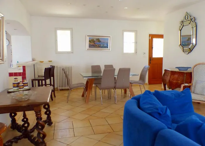 House With Pool In * Bandol