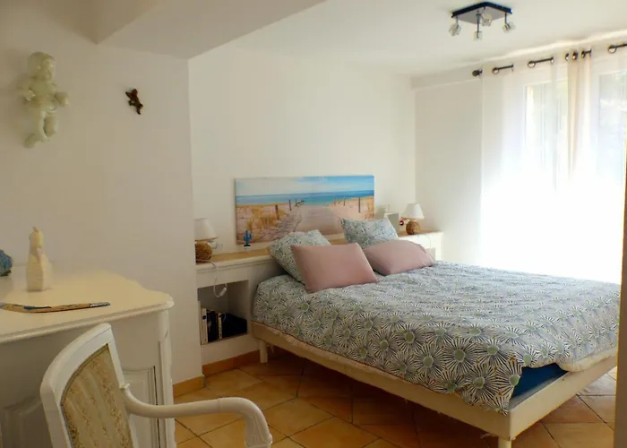House With Pool In Bandol
