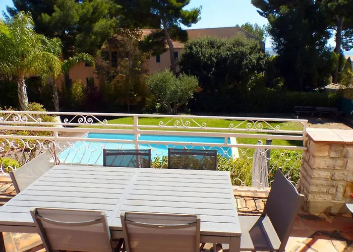 House With Pool In Bandol
