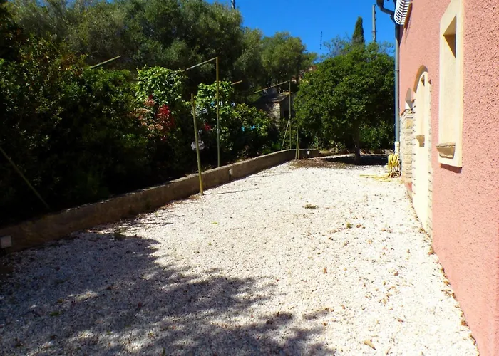 House With Pool In Bandol
