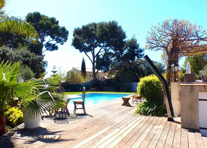 House With Pool In * Bandol