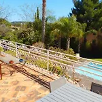 House With Pool In Hébergement de vacances *