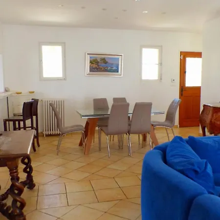 House With Pool In * Bandol