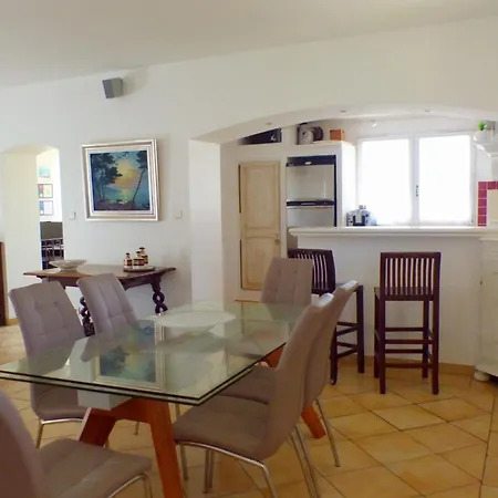 House With Pool In Bandol