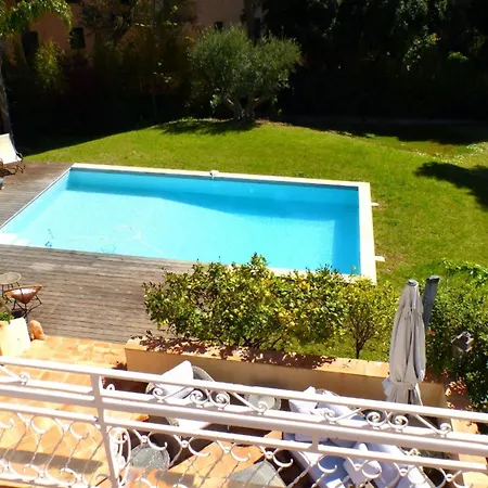 House With Pool In Nyaraló Bandol