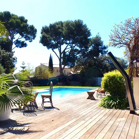 House With Pool In * Bandol