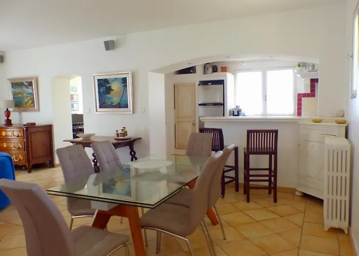 House With Pool In Bandol