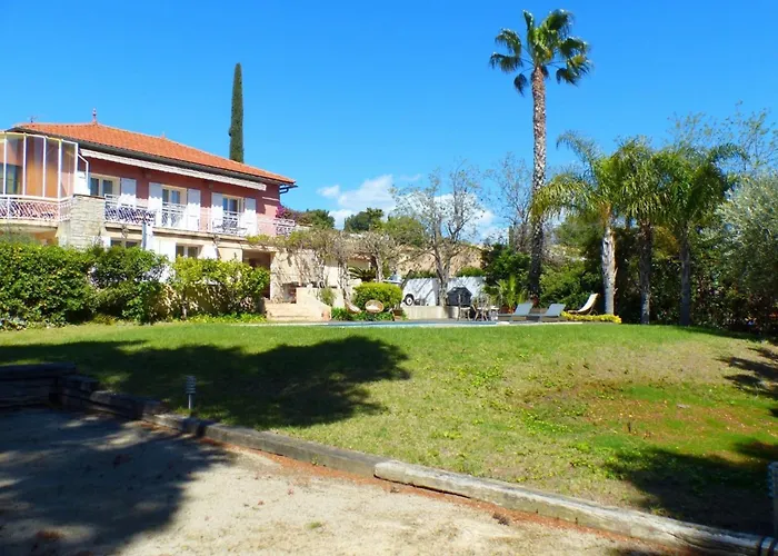 House With Pool In Nyaraló Bandol