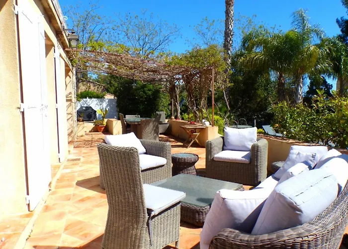 House With Pool In * Bandol