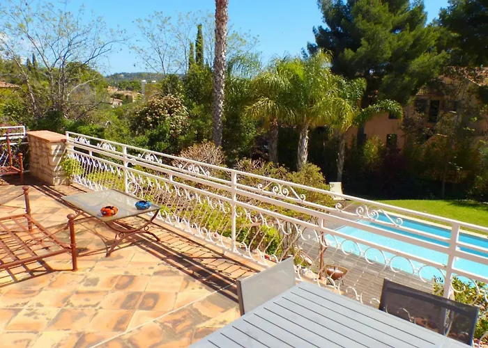 House With Pool In Casa vacanze *